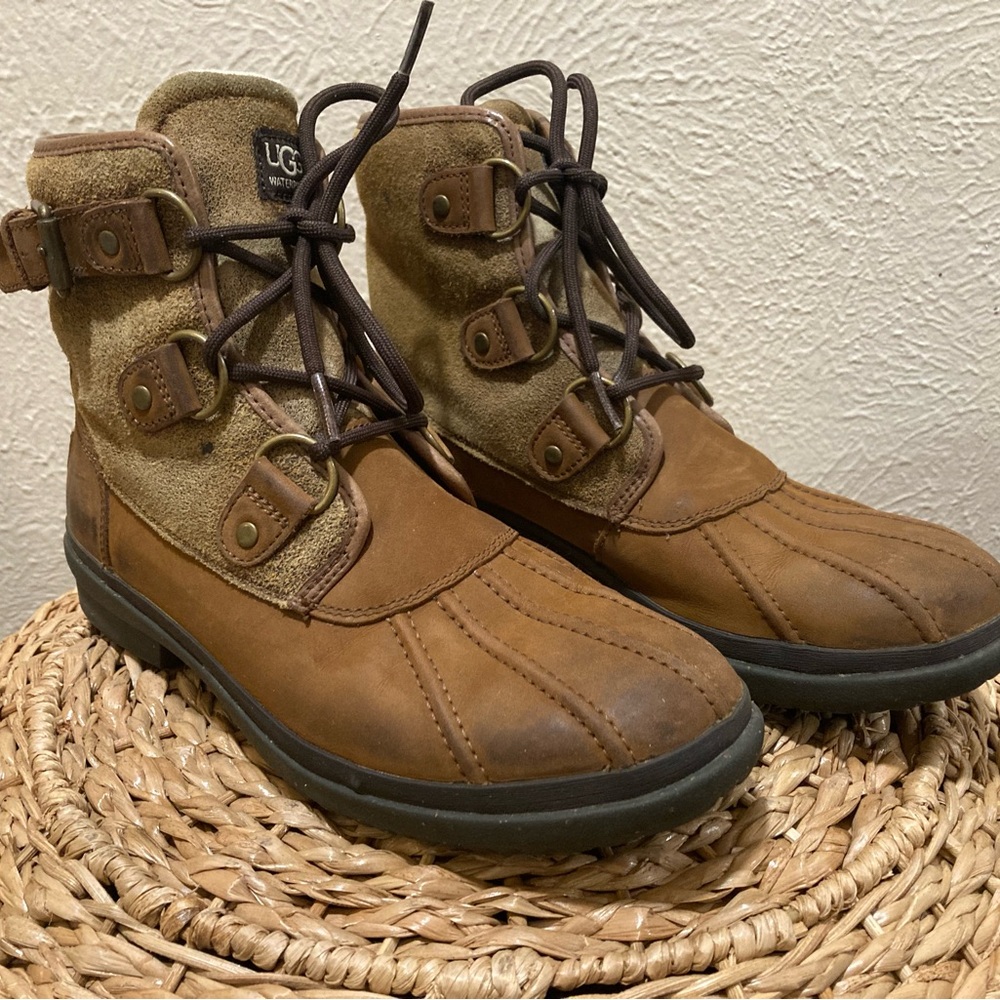 Women’s Ugg Waterproof Boots Size 8